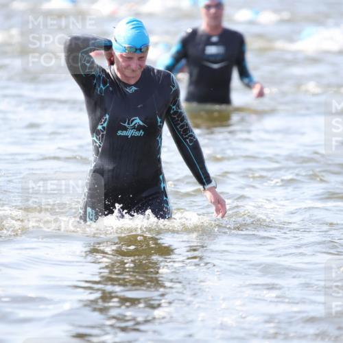 22.06.2025 - Viking Triathlon H.Heesch http://msf.ph/oto/8060062 22.06.2025 10:34:52 Schwimmen 17, 43, 77, 114, 161, 323, 434, 475, 495, 548, 550, 660 meine-sportfotos.de