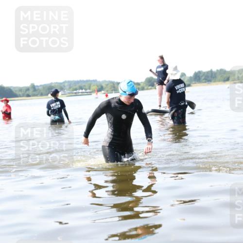 22.06.2025 - Viking Triathlon Michael Strokosch http://msf.ph/oto/8060093 22.06.2025 10:55:20 Schwimmen 246, 472 meine-sportfotos.de