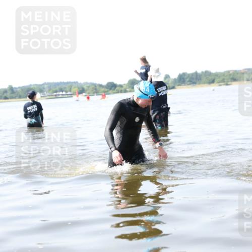 22.06.2025 - Viking Triathlon Michael Strokosch http://msf.ph/oto/8060101 22.06.2025 10:55:20 Schwimmen 246, 472 meine-sportfotos.de