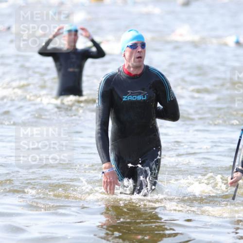22.06.2025 - Viking Triathlon H.Heesch http://msf.ph/oto/8060156 22.06.2025 10:35:23 Schwimmen 62, 107, 127, 134, 204, 296, 320, 365, 395, 415, 482, 508, 602, 632 meine-sportfotos.de
