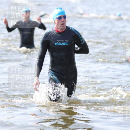 22.06.2025 - Viking Triathlon H.Heesch http://msf.ph/oto/8060163 22.06.2025 10:35:23 Schwimmen 62, 107, 127, 134, 204, 296, 320, 365, 395, 415, 482, 508, 602, 632 meine-sportfotos.de