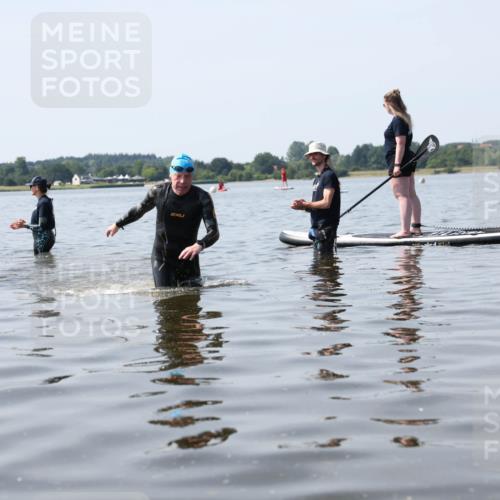 22.06.2025 - Viking Triathlon Michael Strokosch http://msf.ph/oto/8060182 22.06.2025 10:56:45 Schwimmen 363 meine-sportfotos.de