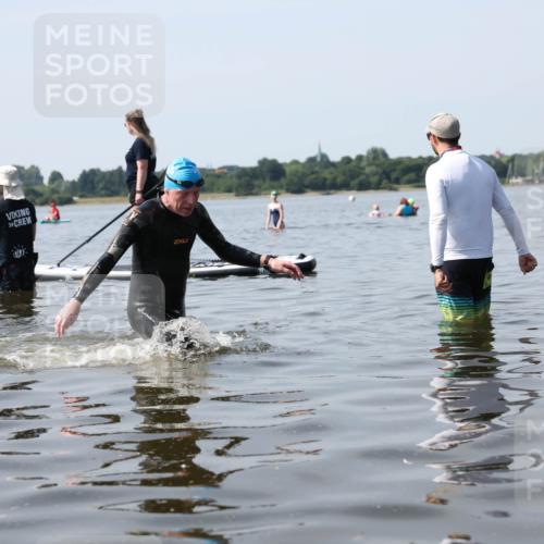 22.06.2025 - Viking Triathlon Michael Strokosch http://msf.ph/oto/8060201 22.06.2025 10:56:47 Schwimmen 363 meine-sportfotos.de