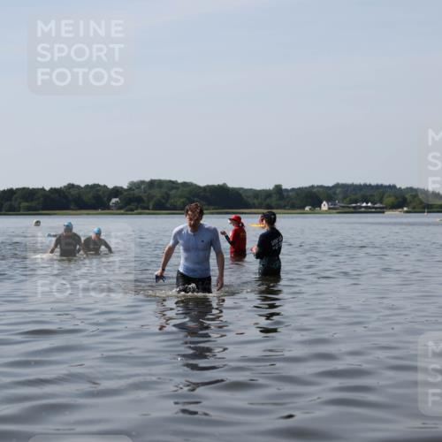 22.06.2025 - Viking Triathlon Michael Strokosch http://msf.ph/oto/8060239 22.06.2025 10:57:54 Schwimmen 357 meine-sportfotos.de