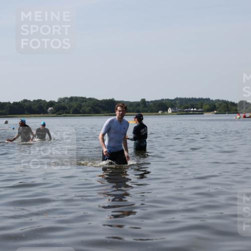 22.06.2025 - Viking Triathlon Michael Strokosch http://msf.ph/oto/8060243 22.06.2025 10:57:55 Schwimmen 357 meine-sportfotos.de
