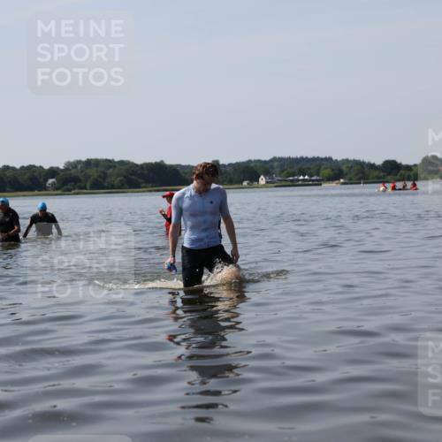 22.06.2025 - Viking Triathlon Michael Strokosch http://msf.ph/oto/8060244 22.06.2025 10:57:56 Schwimmen 357 meine-sportfotos.de