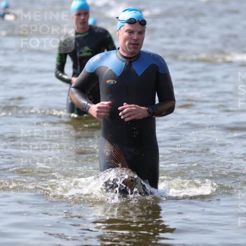 22.06.2025 - Viking Triathlon H.Heesch http://msf.ph/oto/8060254 22.06.2025 10:35:51 Schwimmen 19, 47, 265, 313, 377, 448, 552, 636 meine-sportfotos.de
