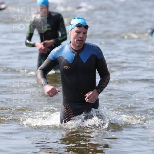 22.06.2025 - Viking Triathlon H.Heesch http://msf.ph/oto/8060260 22.06.2025 10:35:51 Schwimmen 19, 47, 265, 313, 377, 448, 552, 636 meine-sportfotos.de