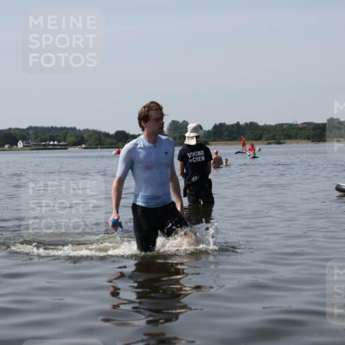 22.06.2025 - Viking Triathlon Michael Strokosch http://msf.ph/oto/8060265 22.06.2025 10:57:59 Schwimmen 357 meine-sportfotos.de