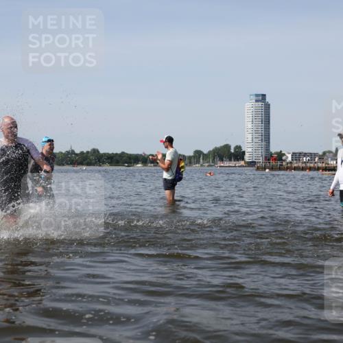 22.06.2025 - Viking Triathlon Michael Strokosch http://msf.ph/oto/8060266 22.06.2025 10:43:14 Schwimmen 31, 109, 110, 115, 128, 167, 186, 328, 358, 483, 489 meine-sportfotos.de