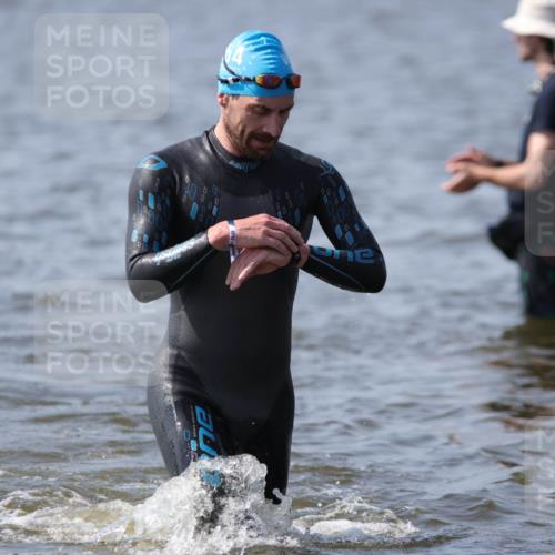 22.06.2025 - Viking Triathlon H.Heesch http://msf.ph/oto/8060267 22.06.2025 10:35:53 Schwimmen 19, 265, 313, 377, 448, 552, 636 meine-sportfotos.de