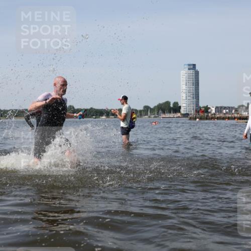 22.06.2025 - Viking Triathlon Michael Strokosch http://msf.ph/oto/8060270 22.06.2025 10:43:15 Schwimmen 31, 109, 110, 115, 128, 167, 186, 328, 358, 483, 489 meine-sportfotos.de