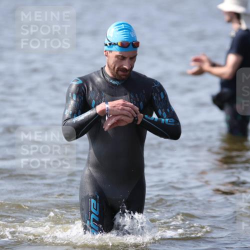 22.06.2025 - Viking Triathlon H.Heesch http://msf.ph/oto/8060272 22.06.2025 10:35:53 Schwimmen 19, 265, 313, 377, 448, 552, 636 meine-sportfotos.de