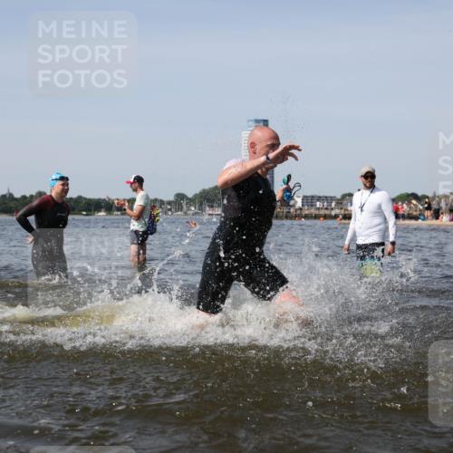 22.06.2025 - Viking Triathlon Michael Strokosch http://msf.ph/oto/8060293 22.06.2025 10:43:15 Schwimmen 31, 109, 110, 115, 128, 167, 186, 328, 358, 483, 489 meine-sportfotos.de