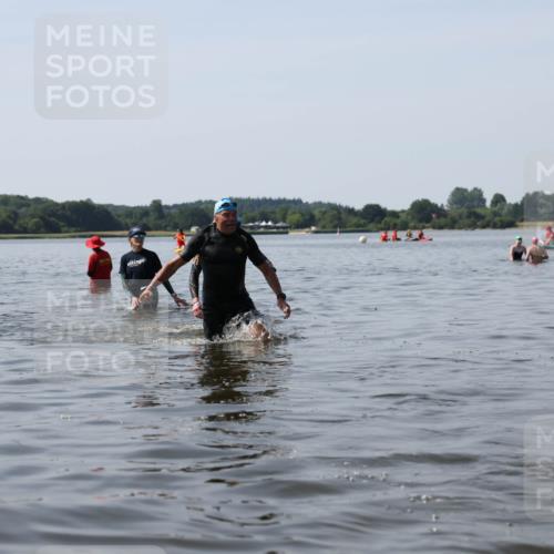 22.06.2025 - Viking Triathlon Michael Strokosch http://msf.ph/oto/8060296 22.06.2025 10:58:07 Schwimmen 357, 359, 403 meine-sportfotos.de