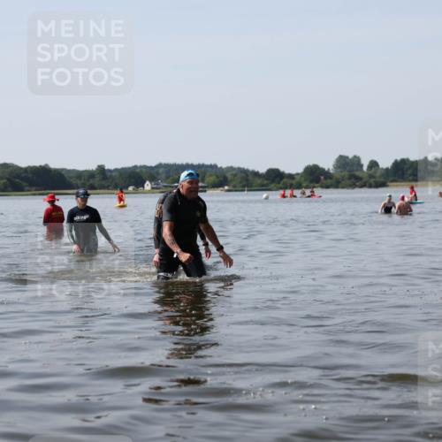 22.06.2025 - Viking Triathlon Michael Strokosch http://msf.ph/oto/8060297 22.06.2025 10:58:08 Schwimmen 357, 359, 403 meine-sportfotos.de