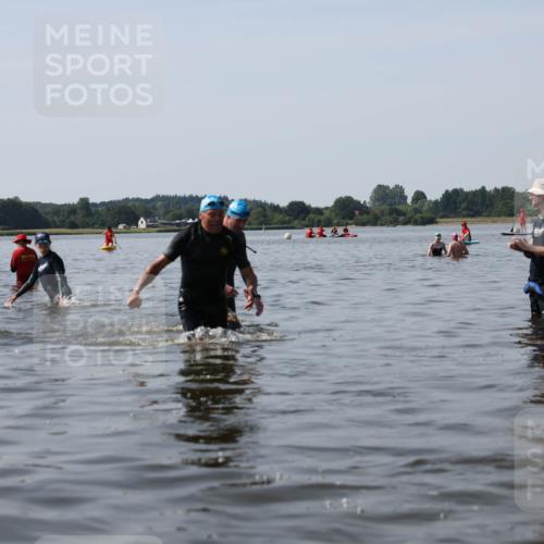 22.06.2025 - Viking Triathlon Michael Strokosch http://msf.ph/oto/8060303 22.06.2025 10:58:08 Schwimmen 357, 359, 403 meine-sportfotos.de
