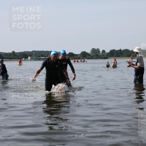 22.06.2025 - Viking Triathlon Michael Strokosch http://msf.ph/oto/8060305 22.06.2025 10:58:09 Schwimmen 357, 359, 403 meine-sportfotos.de