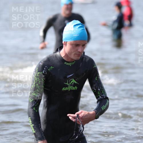 22.06.2025 - Viking Triathlon H.Heesch http://msf.ph/oto/8060311 22.06.2025 10:36:02 Schwimmen 19, 265, 313, 377, 407, 448, 552, 636 meine-sportfotos.de
