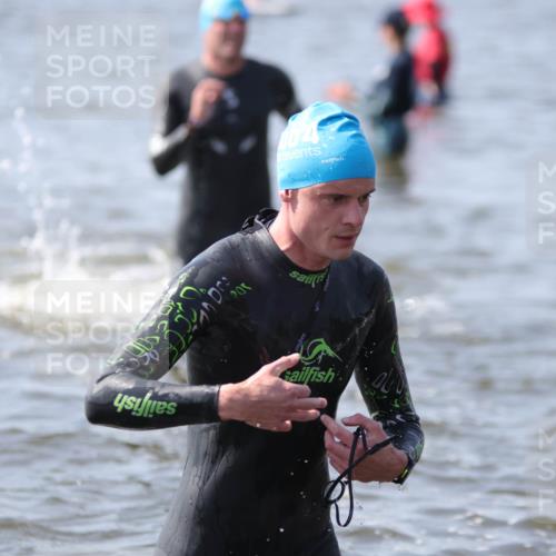 22.06.2025 - Viking Triathlon H.Heesch http://msf.ph/oto/8060318 22.06.2025 10:36:02 Schwimmen 19, 265, 313, 377, 407, 448, 552, 636 meine-sportfotos.de