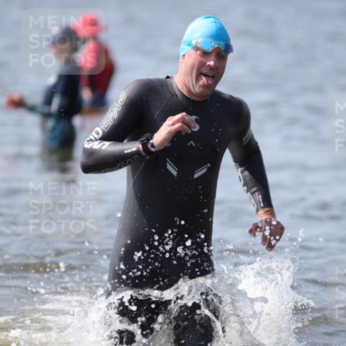 22.06.2025 - Viking Triathlon H.Heesch http://msf.ph/oto/8060323 22.06.2025 10:36:04 Schwimmen 19, 265, 313, 334, 377, 407, 448, 636 meine-sportfotos.de