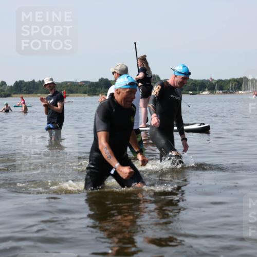 22.06.2025 - Viking Triathlon Michael Strokosch http://msf.ph/oto/8060329 22.06.2025 10:58:13 Schwimmen 357, 359, 403 meine-sportfotos.de