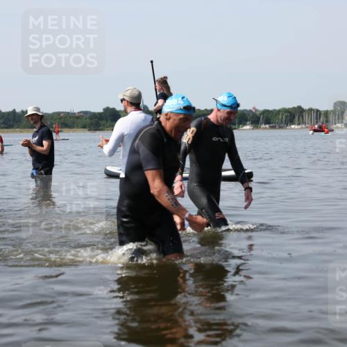 22.06.2025 - Viking Triathlon Michael Strokosch http://msf.ph/oto/8060332 22.06.2025 10:58:13 Schwimmen 357, 359, 403 meine-sportfotos.de