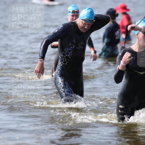 22.06.2025 - Viking Triathlon H.Heesch http://msf.ph/oto/8060383 22.06.2025 10:36:24 Schwimmen 42, 88, 101, 232, 251, 332, 334, 407 meine-sportfotos.de
