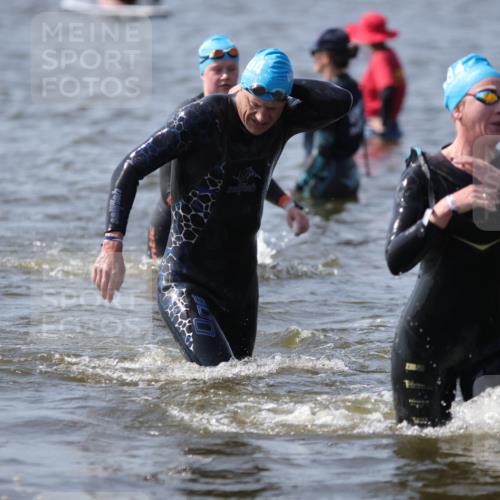 22.06.2025 - Viking Triathlon H.Heesch http://msf.ph/oto/8060389 22.06.2025 10:36:24 Schwimmen 42, 88, 101, 232, 251, 332, 334, 407 meine-sportfotos.de