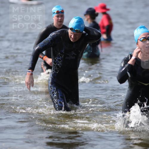 22.06.2025 - Viking Triathlon H.Heesch http://msf.ph/oto/8060394 22.06.2025 10:36:24 Schwimmen 42, 88, 101, 232, 251, 332, 334, 407 meine-sportfotos.de