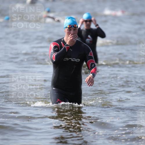 22.06.2025 - Viking Triathlon H.Heesch http://msf.ph/oto/8060400 22.06.2025 10:36:25 Schwimmen 42, 88, 101, 232, 251, 332, 334, 407 meine-sportfotos.de