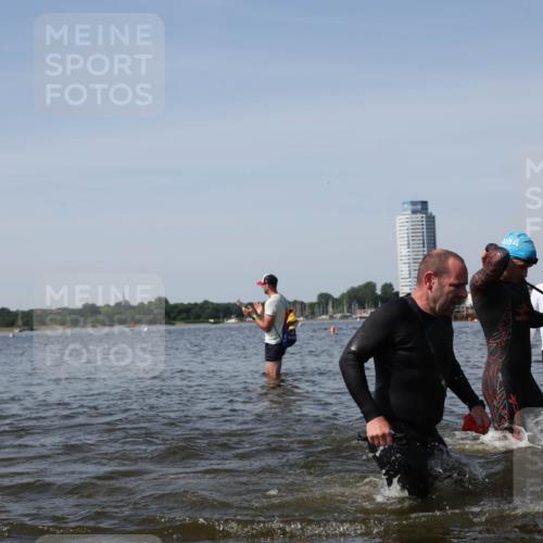 22.06.2025 - Viking Triathlon Michael Strokosch http://msf.ph/oto/8060403 22.06.2025 10:43:29 Schwimmen 115, 257, 480, 483, 501, 620 meine-sportfotos.de