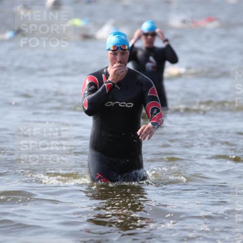 22.06.2025 - Viking Triathlon H.Heesch http://msf.ph/oto/8060405 22.06.2025 10:36:26 Schwimmen 42, 88, 101, 232, 251, 332, 334 meine-sportfotos.de