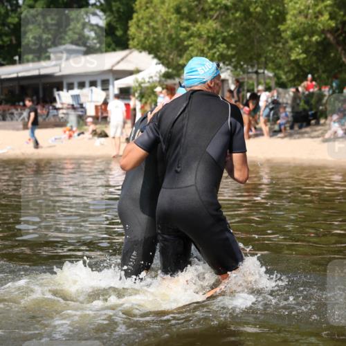 22.06.2025 - Viking Triathlon Michael Strokosch http://msf.ph/oto/8060406 22.06.2025 10:58:18 Schwimmen 359, 403 meine-sportfotos.de
