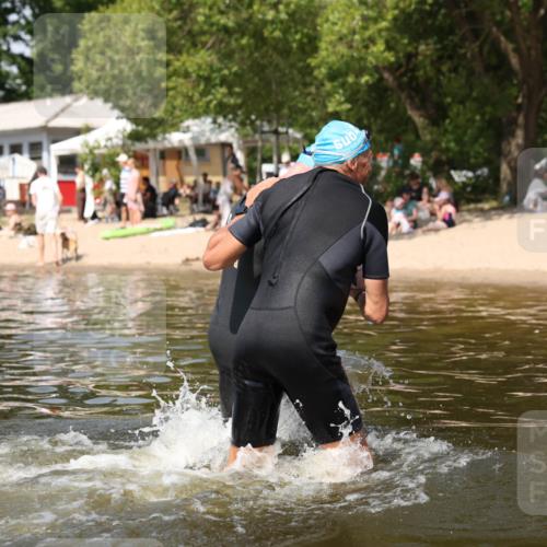 22.06.2025 - Viking Triathlon Michael Strokosch http://msf.ph/oto/8060416 22.06.2025 10:58:19 Schwimmen 359, 403 meine-sportfotos.de