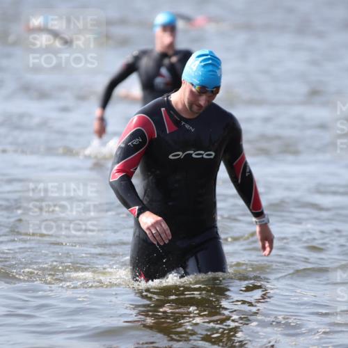22.06.2025 - Viking Triathlon H.Heesch http://msf.ph/oto/8060417 22.06.2025 10:36:27 Schwimmen 42, 88, 101, 232, 251, 332, 334 meine-sportfotos.de