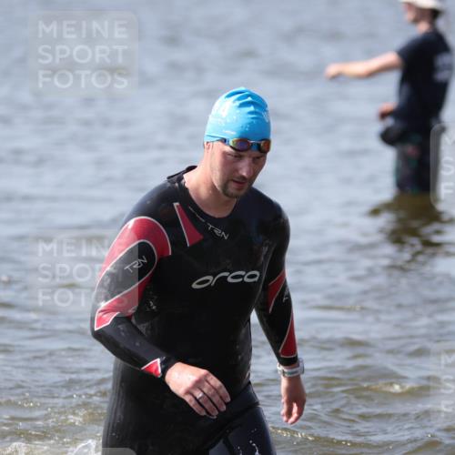 22.06.2025 - Viking Triathlon H.Heesch http://msf.ph/oto/8060424 22.06.2025 10:36:34 Schwimmen 42, 88, 232, 251, 332 meine-sportfotos.de