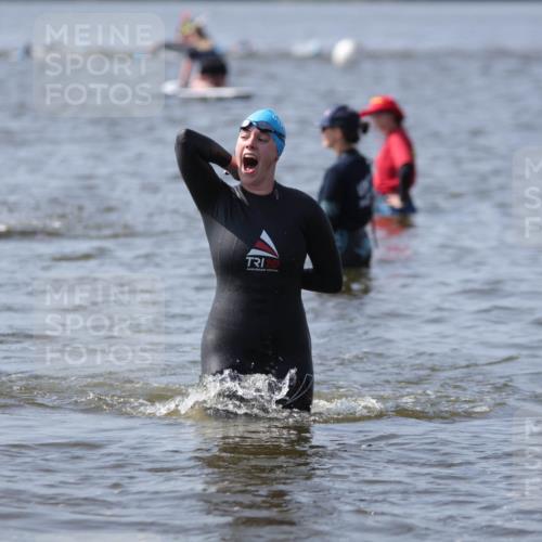 22.06.2025 - Viking Triathlon H.Heesch http://msf.ph/oto/8060438 22.06.2025 10:36:36 Schwimmen 42, 232, 251, 332 meine-sportfotos.de