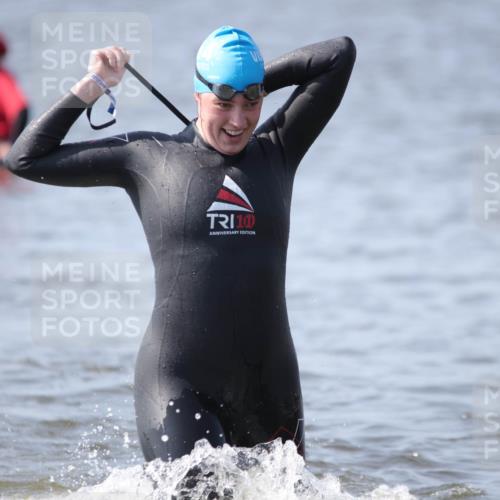 22.06.2025 - Viking Triathlon H.Heesch http://msf.ph/oto/8060464 22.06.2025 10:36:38 Schwimmen 42, 232, 251, 332 meine-sportfotos.de