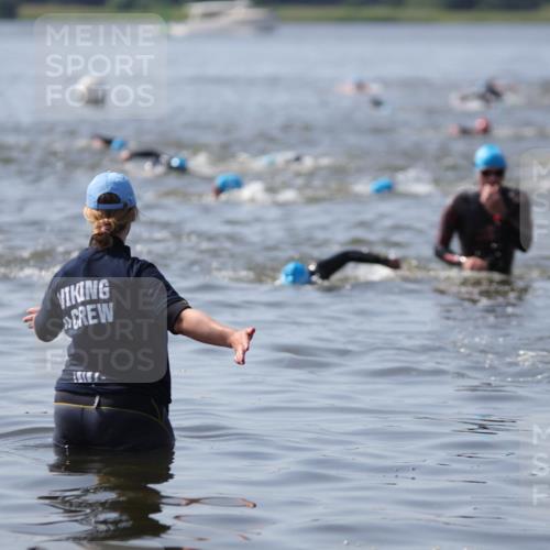 22.06.2025 - Viking Triathlon H.Heesch http://msf.ph/oto/8060476 22.06.2025 10:36:46 Schwimmen 331, 332, 388 meine-sportfotos.de