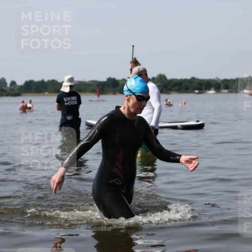 22.06.2025 - Viking Triathlon Michael Strokosch http://msf.ph/oto/8060491 22.06.2025 10:58:44 Schwimmen 268 meine-sportfotos.de
