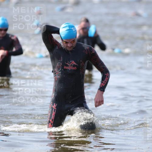 22.06.2025 - Viking Triathlon H.Heesch http://msf.ph/oto/8060502 22.06.2025 10:36:51 Schwimmen 331, 355, 388, 500 meine-sportfotos.de