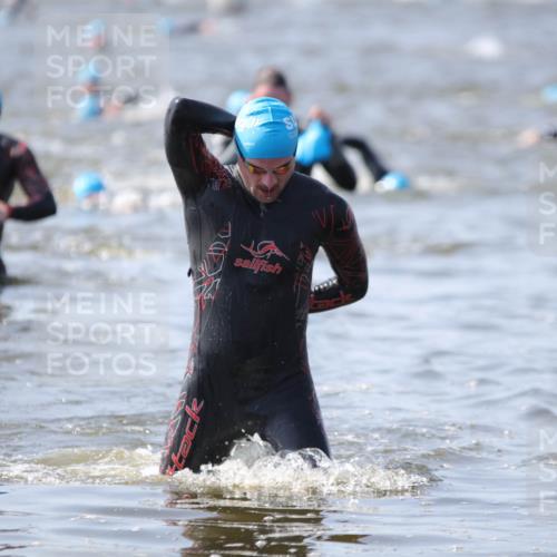 22.06.2025 - Viking Triathlon H.Heesch http://msf.ph/oto/8060509 22.06.2025 10:36:51 Schwimmen 331, 355, 388, 500 meine-sportfotos.de