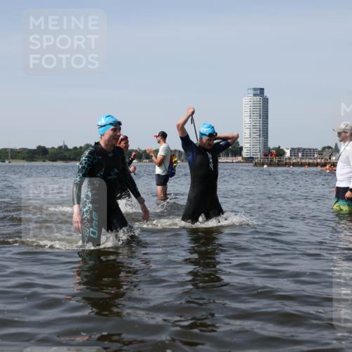 22.06.2025 - Viking Triathlon Michael Strokosch http://msf.ph/oto/8060531 22.06.2025 10:43:59 Schwimmen 41, 123, 249, 343, 362, 442, 627, 637, 650 meine-sportfotos.de