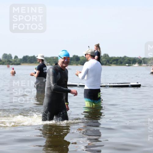 22.06.2025 - Viking Triathlon Michael Strokosch http://msf.ph/oto/8060532 22.06.2025 10:59:01 Schwimmen 222, 234 meine-sportfotos.de
