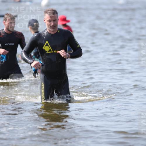 22.06.2025 - Viking Triathlon H.Heesch http://msf.ph/oto/8060533 22.06.2025 10:37:07 Schwimmen 172, 233, 355, 370, 383, 388, 454, 500, 513, 649 meine-sportfotos.de