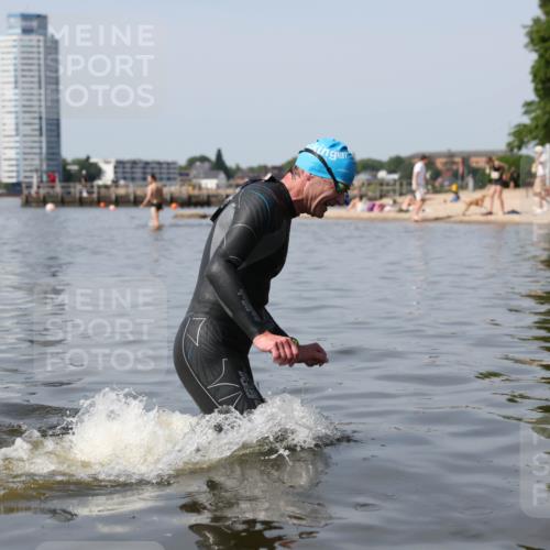 22.06.2025 - Viking Triathlon Michael Strokosch http://msf.ph/oto/8060576 22.06.2025 10:59:04 Schwimmen 222, 234 meine-sportfotos.de