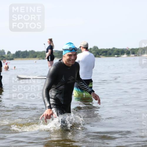 22.06.2025 - Viking Triathlon Michael Strokosch http://msf.ph/oto/8060611 22.06.2025 10:59:08 Schwimmen 222, 234 meine-sportfotos.de