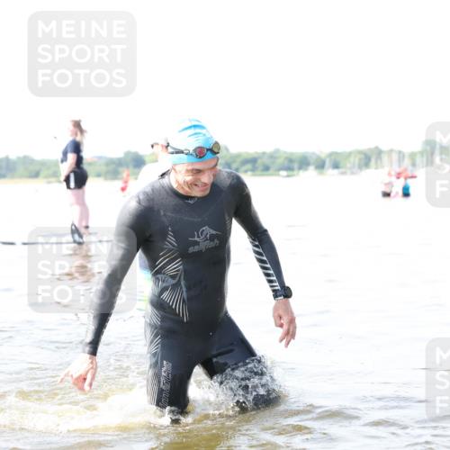 22.06.2025 - Viking Triathlon Michael Strokosch http://msf.ph/oto/8060614 22.06.2025 10:59:09 Schwimmen 222, 234 meine-sportfotos.de