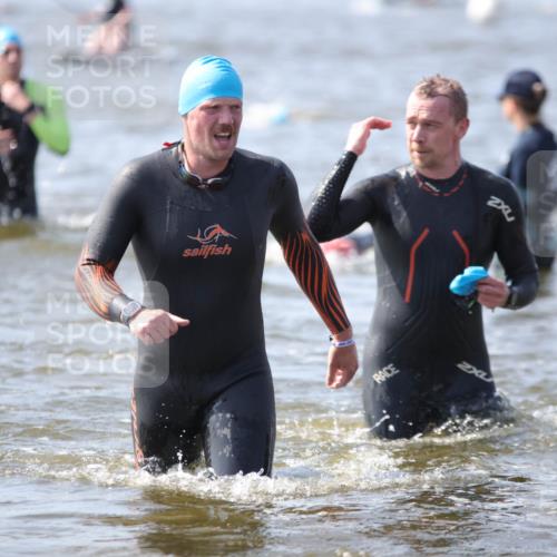 22.06.2025 - Viking Triathlon H.Heesch http://msf.ph/oto/8060625 22.06.2025 10:37:18 Schwimmen 21, 34, 131, 172, 180, 187, 233, 253, 312, 316, 344, 370, 383, 454, 456, 513, 649 meine-sportfotos.de
